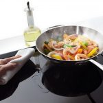 Nguyên nhân và cách khắc phục bếp từ đang dùng tự ngắt điện