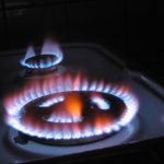 Tại sao bếp gas có lửa đỏ và cách khắc phục